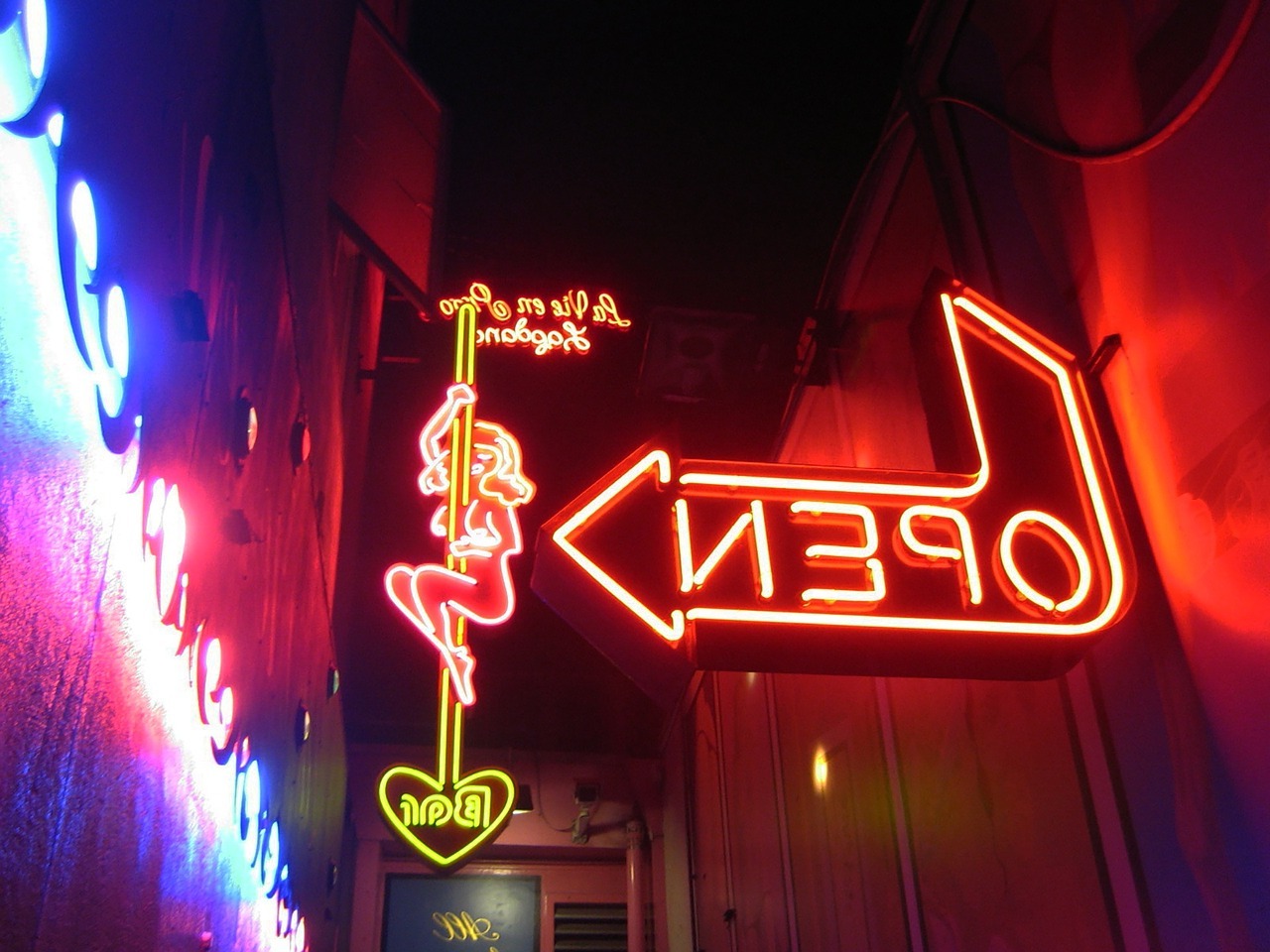 swinging parties and clubs in Fargo, ND